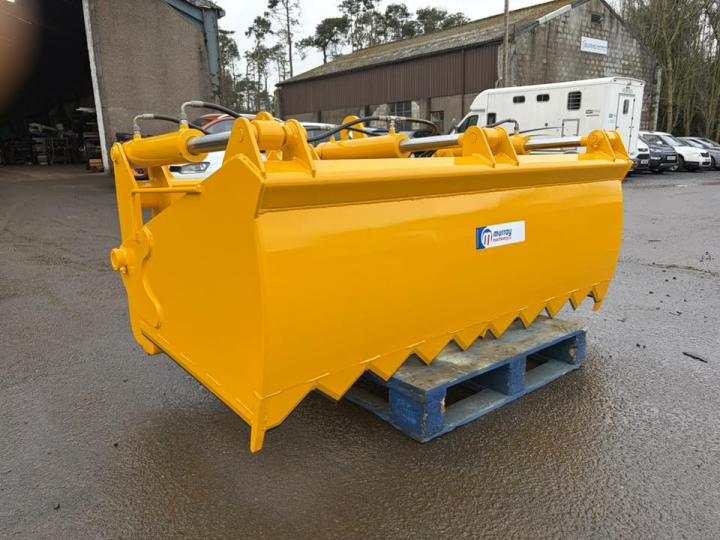 6ft 5” 3 ram shear grab with JCB tool carrier brackets