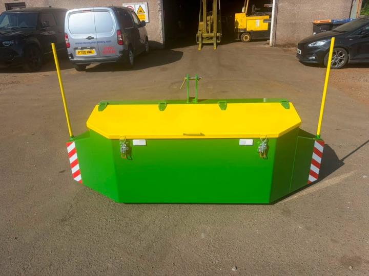 Weight box - recessed mounting points and corner marker poles