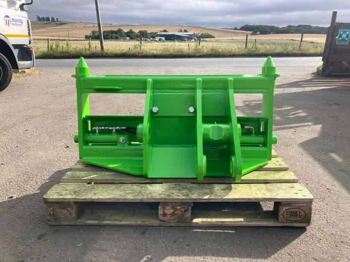 Merlo TF 42.7 tier 5 to Pin and Cone Quick Hitch Adaptor