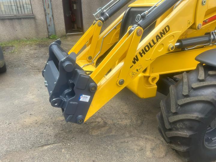 New Holland LB110 quick hitch make to pick up NHLM410 attachments 
