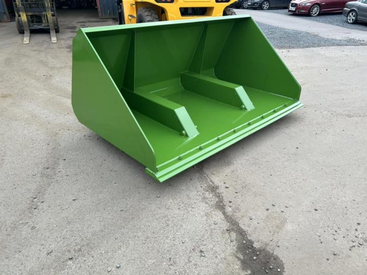 2 cub.m Hi-Tip Grain Bucket with JCB Q-Fit brackets - Fendt Green