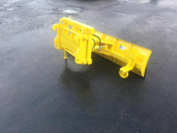 1.8m x 450mm Hydraulic Slew Snow Blade