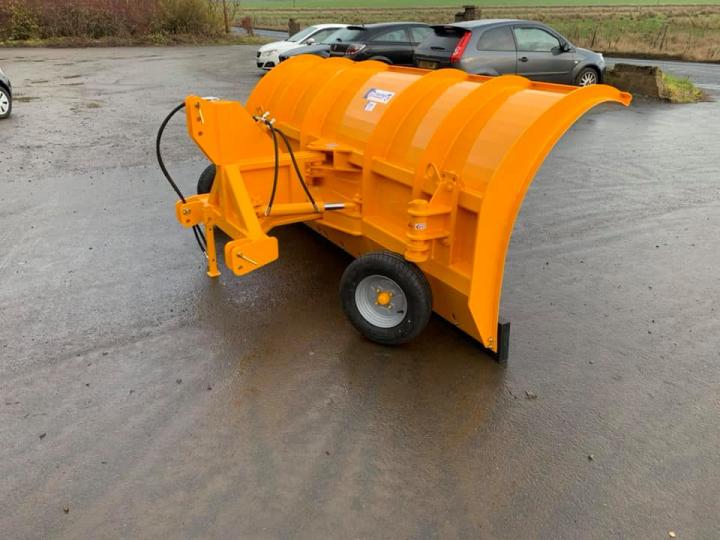 Hydraulic Snow Blade c/w pneumatic castors