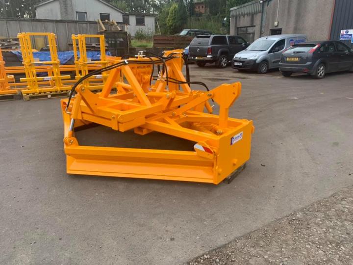 3m Road Grader with 3 point linkage end mounting