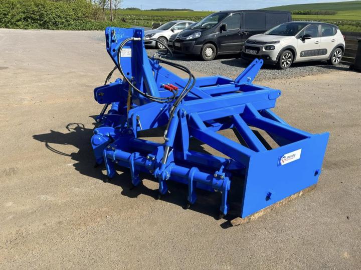 2.5m Gravel Road Grader with ripper teeth in New Holland Blue