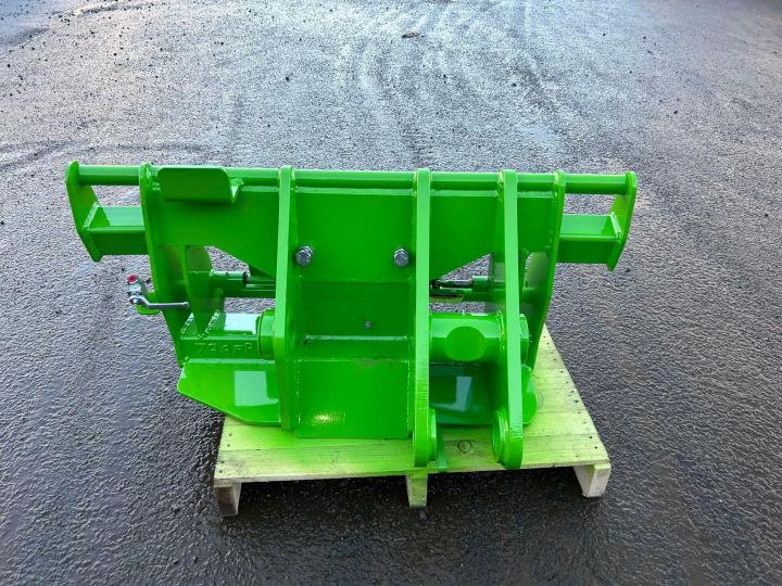 Merlo to Euro quick hitch adaptor complete with hydraulic locking