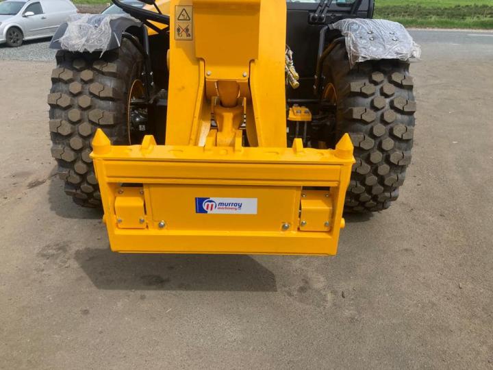 Pin and cone headstock cw hydraulic locking made to suit a JCB 560-80 telehandler.