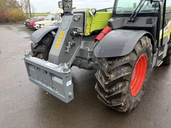 Claas Scorpion 638 to pick up pin and cone c/w hydraulic locking