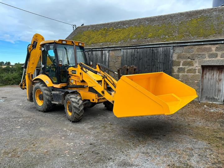 7' 6 Hi-Tip Grain Bucket with JCB 3CX Industrial Hooks