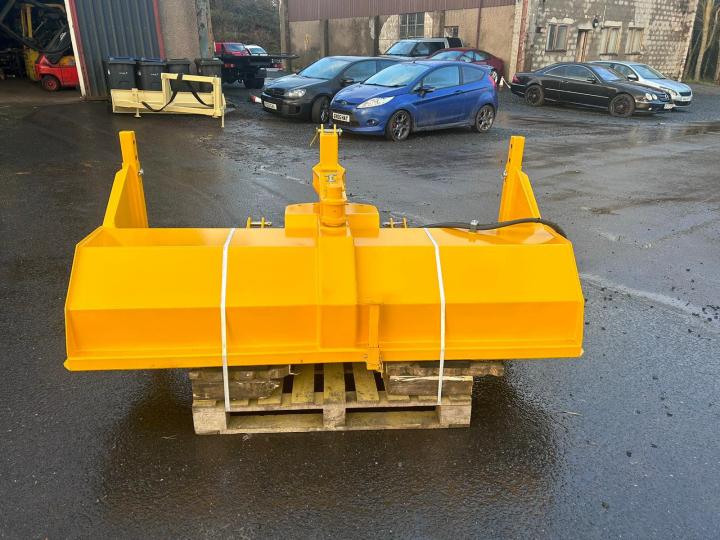 7ft wide road sweeper c/w 3 point linkage and manual slew