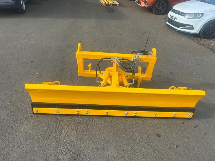 450mm x 1800mm Hydraulic Slew Snow Blade with Euro brackets