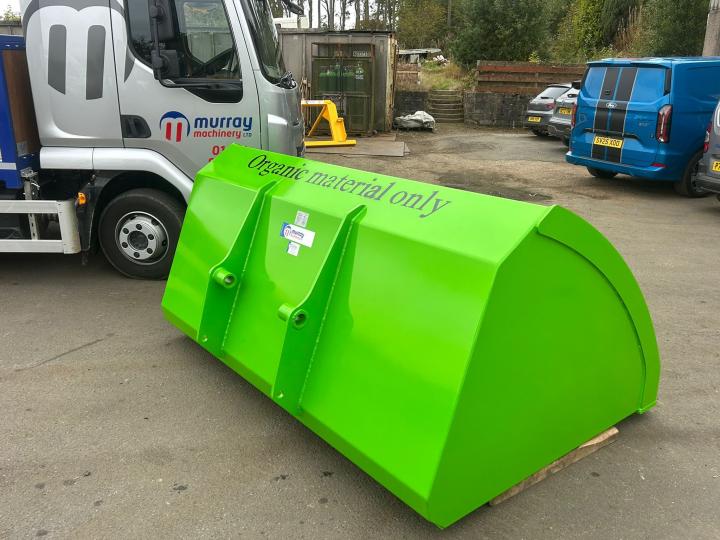 8’, 3.3 cub.m Grain Bucket with curved sides and Manitou brackets