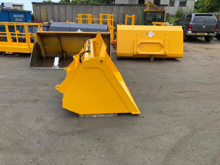 2.3m wide Push off Bucket