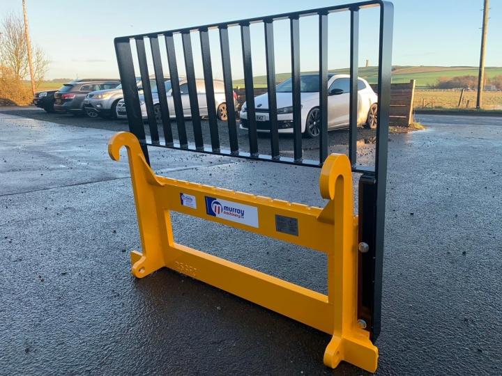 Class 3 fork carriage to suit JCB Q-Fit with a top guard