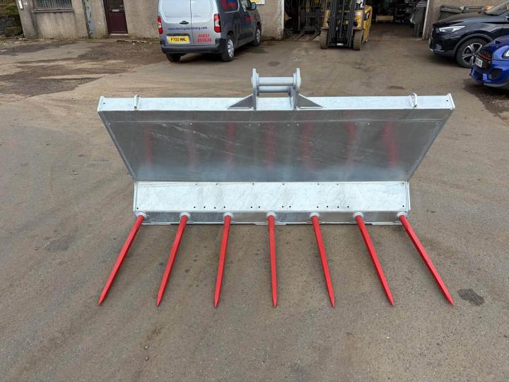 6' 7 tine Muck Fork - galvanised - euro and slew brackets and solid back 