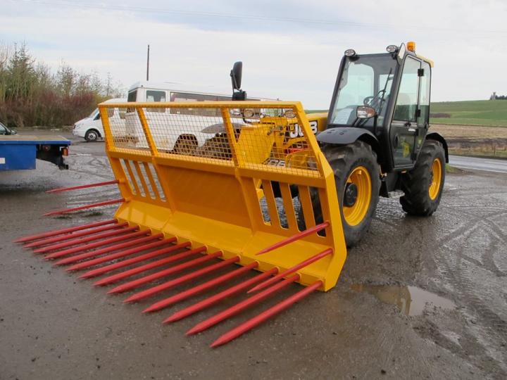 Silage forks and buck rakes from Murray Machinery for 2017.