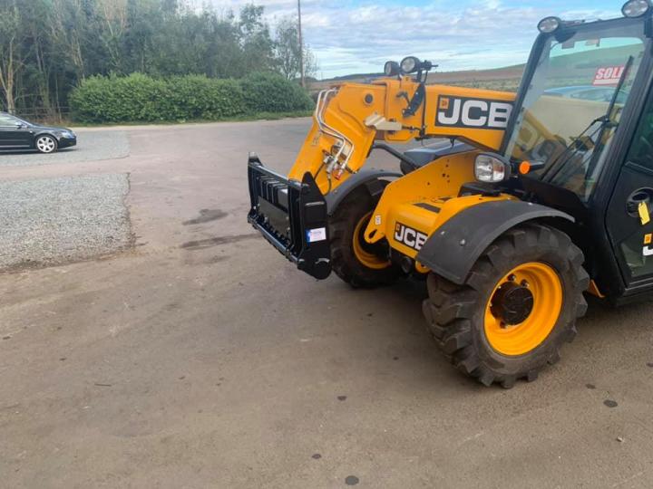 JCB 525-60 to pick up Euro attachments cw hydraulic locking