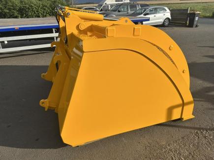 Hi-Tip bucket and grab for recycled waste