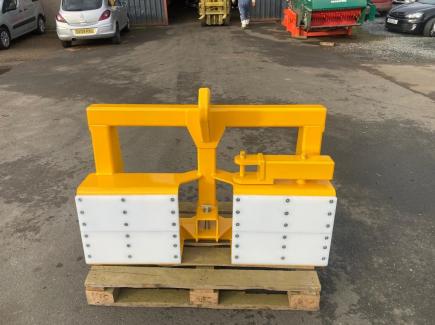 Implement mover with JCB Q-Fit brackets