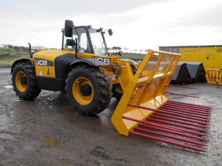 Silage forks and buck rakes from Murray Machinery for 2017.