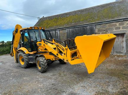 7' 6 Hi-Tip Grain Bucket with JCB 3CX Industrial Hooks