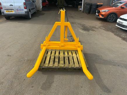 Single HD fold up wrapped bale handler