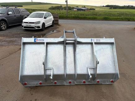 6' 7 tine Muck Fork - galvanised - euro and slew brackets and solid back 