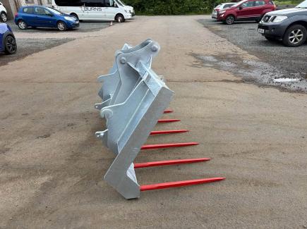 6' 7 tine Muck Fork - galvanised - euro and slew brackets and solid back 
