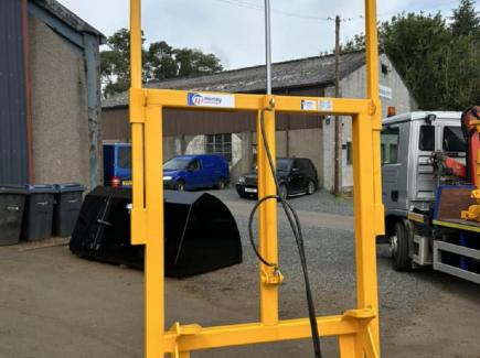 2m high Bale Spike with hydraulic adjustable goal post