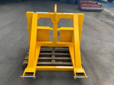 Implement mover for masted forklift