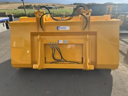 Hi-Tip bucket and grab for recycled waste