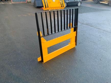Class 3 fork carriage to suit JCB Q-Fit with a top guard