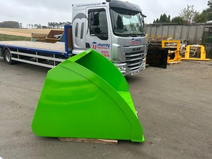 8’, 3.3 cub.m Grain Bucket with curved sides and Manitou brackets