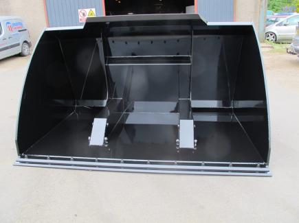 Bespoke Hi-tip bucket with recessed brackets.