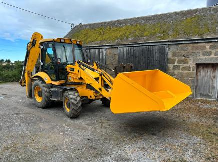 7' 6 Hi-Tip Grain Bucket with JCB 3CX Industrial Hooks