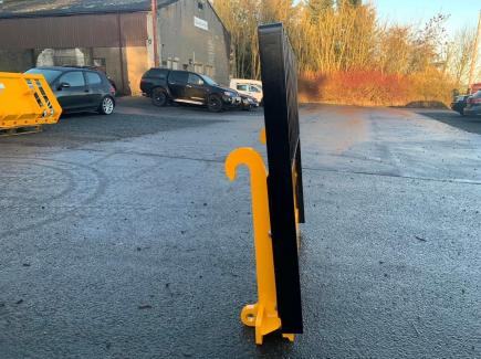 Class 3 fork carriage to suit JCB Q-Fit with a top guard