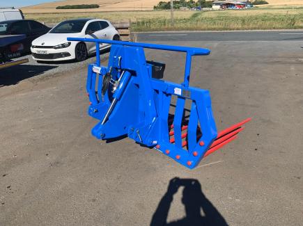Hydraulic tipping stone fork c/w weight carrier 