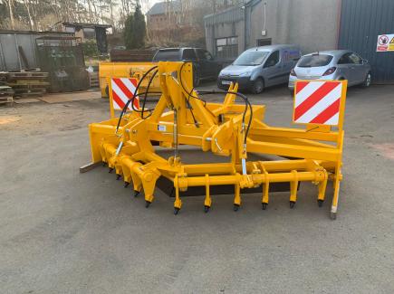 Gravel road grader with rear lights and marker boards