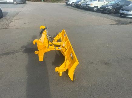 450mm x 1800mm Hydraulic Slew Snow Blade with Euro brackets