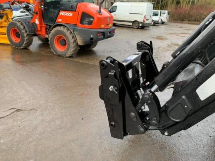 Quicke to JCB Q-Fit Quick Hitch Adaptor