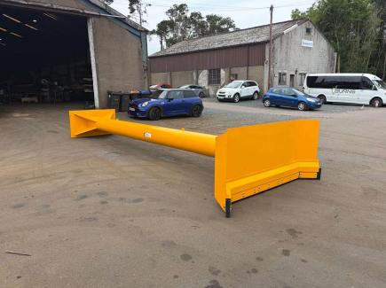 8m Grain Pusher with JCB Q-Fit brackets and rubber edge