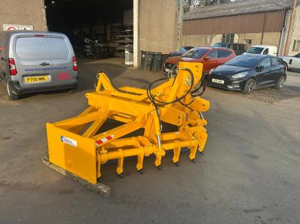 3m Grader with bolt on Hardox, ripper teeth and hydraulic operation for front and rear levelling beams