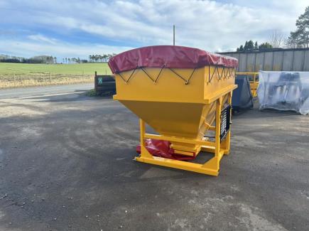 Hopper for fertiliser spreader