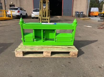 Merlo TF 42.7 tier 5 to Pin and Cone Quick Hitch Adaptor