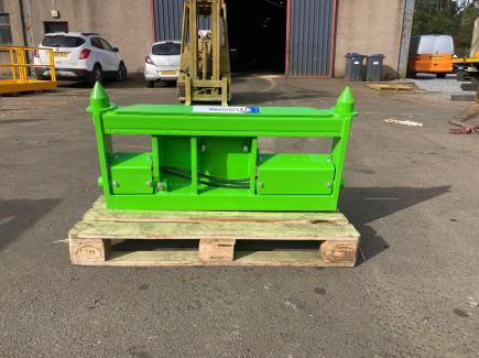 Merlo TF 42.7 tier 5 to Pin and Cone Quick Hitch Adaptor