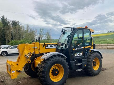 Pin and cone headstock cw hydraulic locking made to suit a JCB 560-80 telehandler.