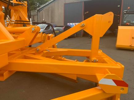 3m Road Grader with 3 point linkage end mounting