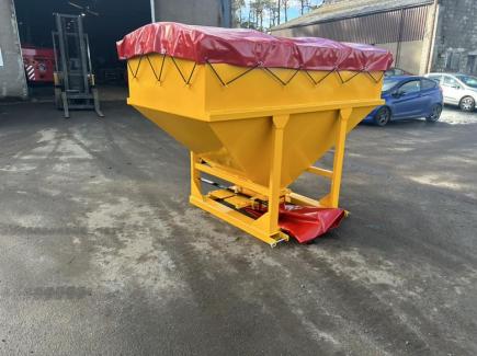 Hopper for fertiliser spreader