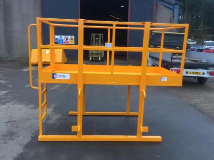 8' x 4' Access Platform c/w 1m high extension