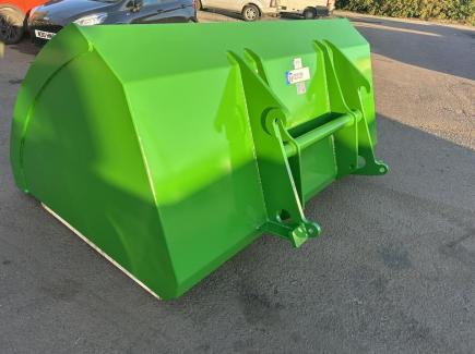 8ft wide Grain Bucket c/w Manitou and JCB Q-Fit brackets